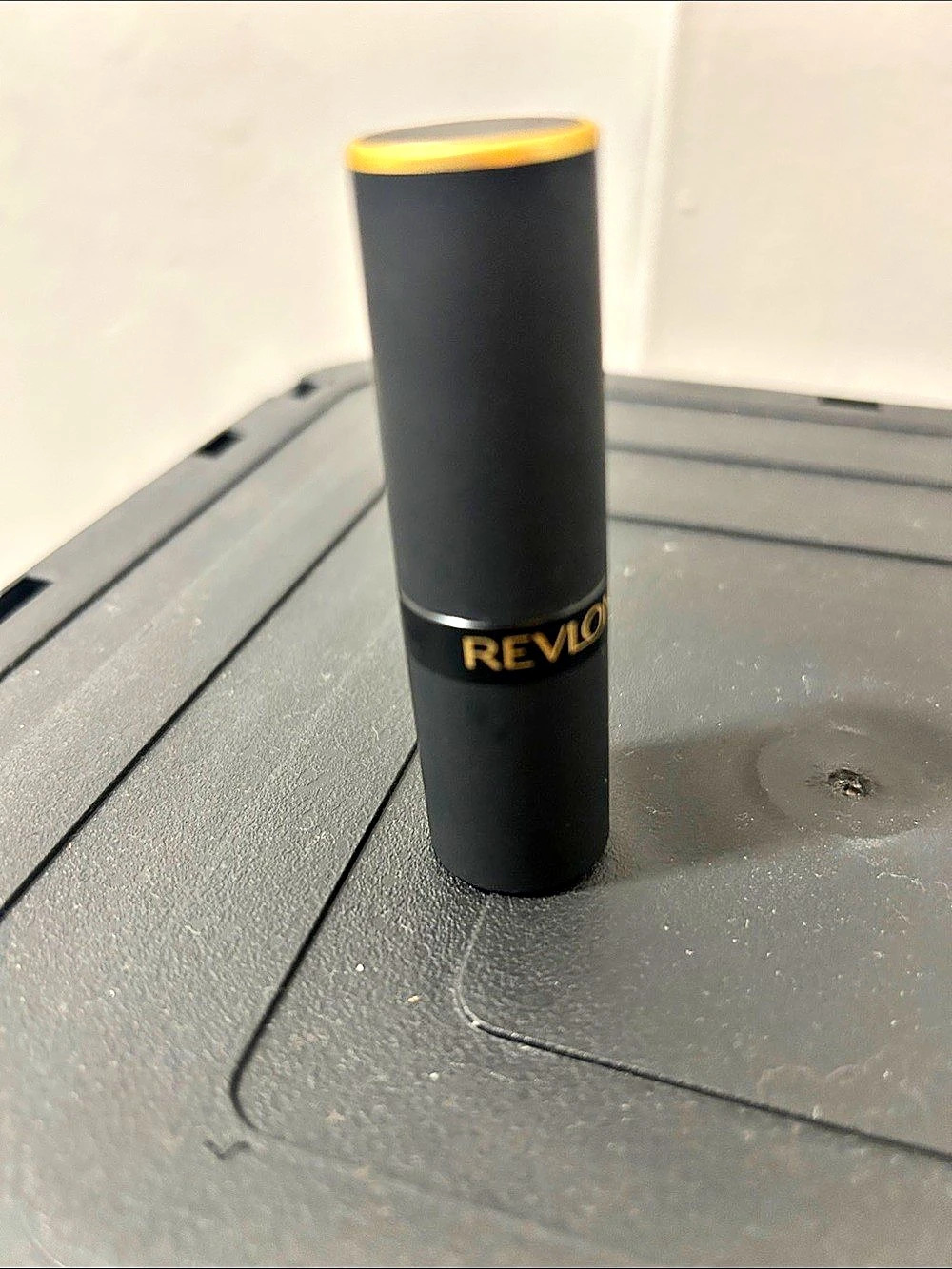 Revlon Super Lustrous The Luscious Mattes Lipstick Black